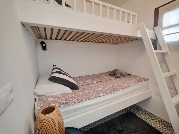 3 bedrooms, free WiFi, bed sheets