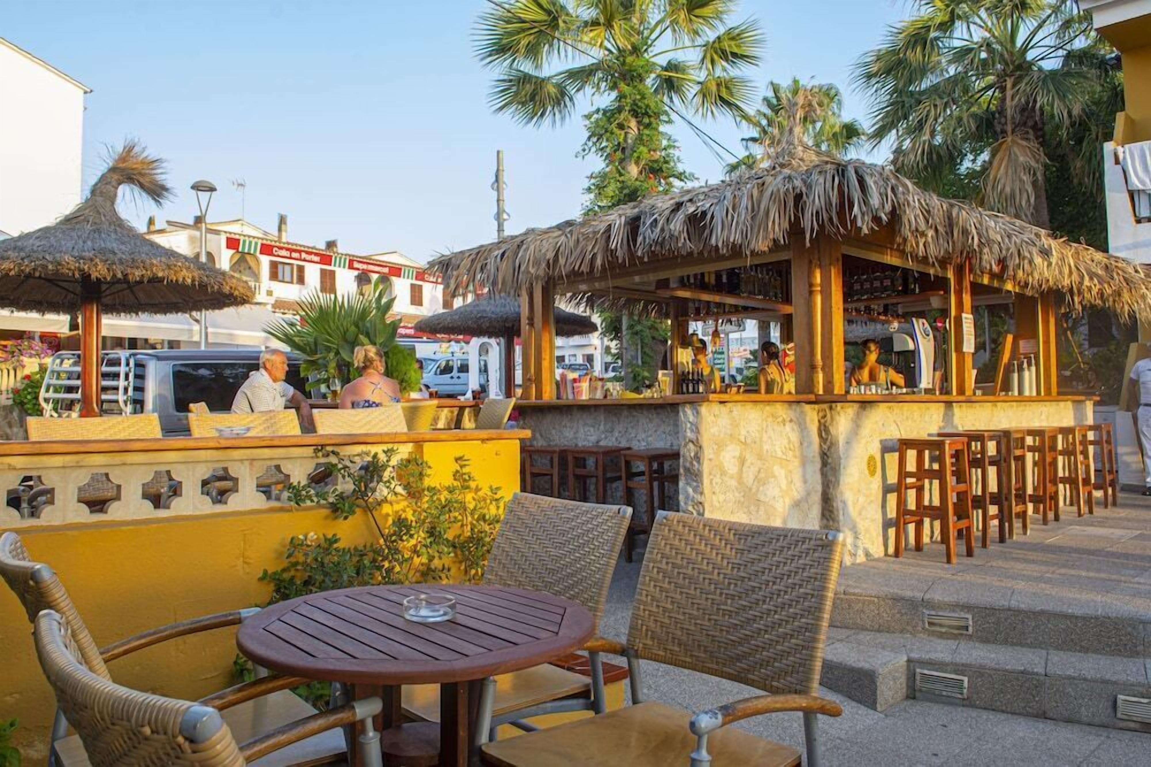 تناول الطعام بالخارج