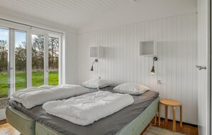5 makuuhuonetta, vauvan matkasänky, ilmainen Wi-Fi