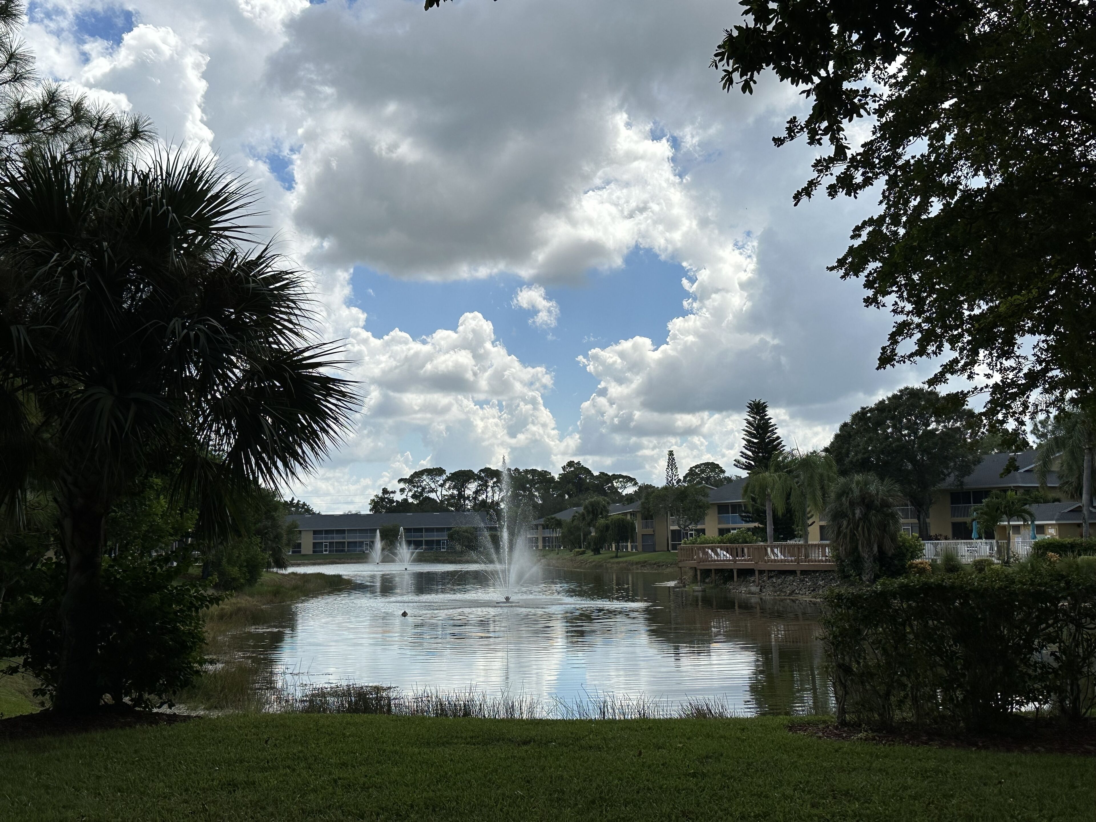 2 bedr+den, 2 baths, balcony, Wi-Fi with lake view in N Naples Florida