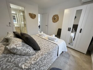 2 slaapkamers, een strijkplank/strijkijzer, gratis wifi, beddengoed
