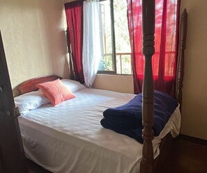 3 bedrooms, free WiFi, bed sheets - 3 B. Apartment close to everything! Volcano, beach and waterfall, and more (San Ramon)