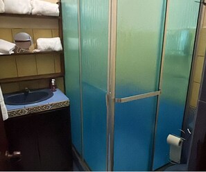 Shower, hair dryer, towels, soap - 3 B. Apartment close to everything! Volcano, beach and waterfall, and more (San Ramon)