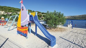 Children’s area - Awesome apartment in Marina with lake view (Marina)