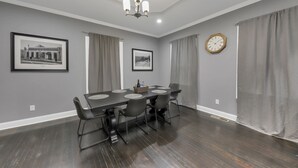 Unclassified image, 4 of 16, button - Spacious 3BR Near Stadium– Great for Groups (Atlanta)