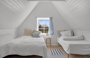3 bedrooms, iron/ironing board, free WiFi