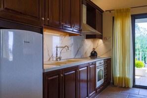 Villa | Private kitchen | Electric kettle, toaster, highchair, eco-friendly cleaning products