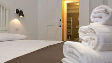 2 bedrooms, travel cot, free WiFi, bed sheets