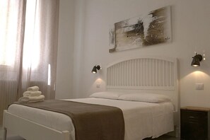 2 bedrooms, iron/ironing board, travel cot, free WiFi