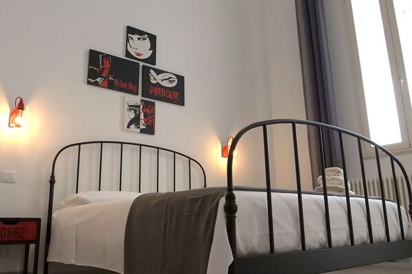 2 bedrooms, iron/ironing board, travel cot, free WiFi
