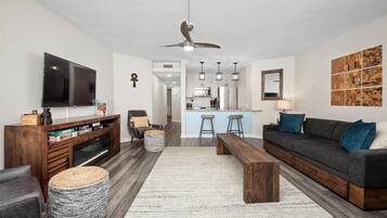 Smart TV, fireplace