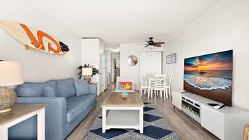 Smart TV, fireplace