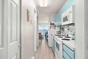 冰箱、微波炉、烤箱、炉灶