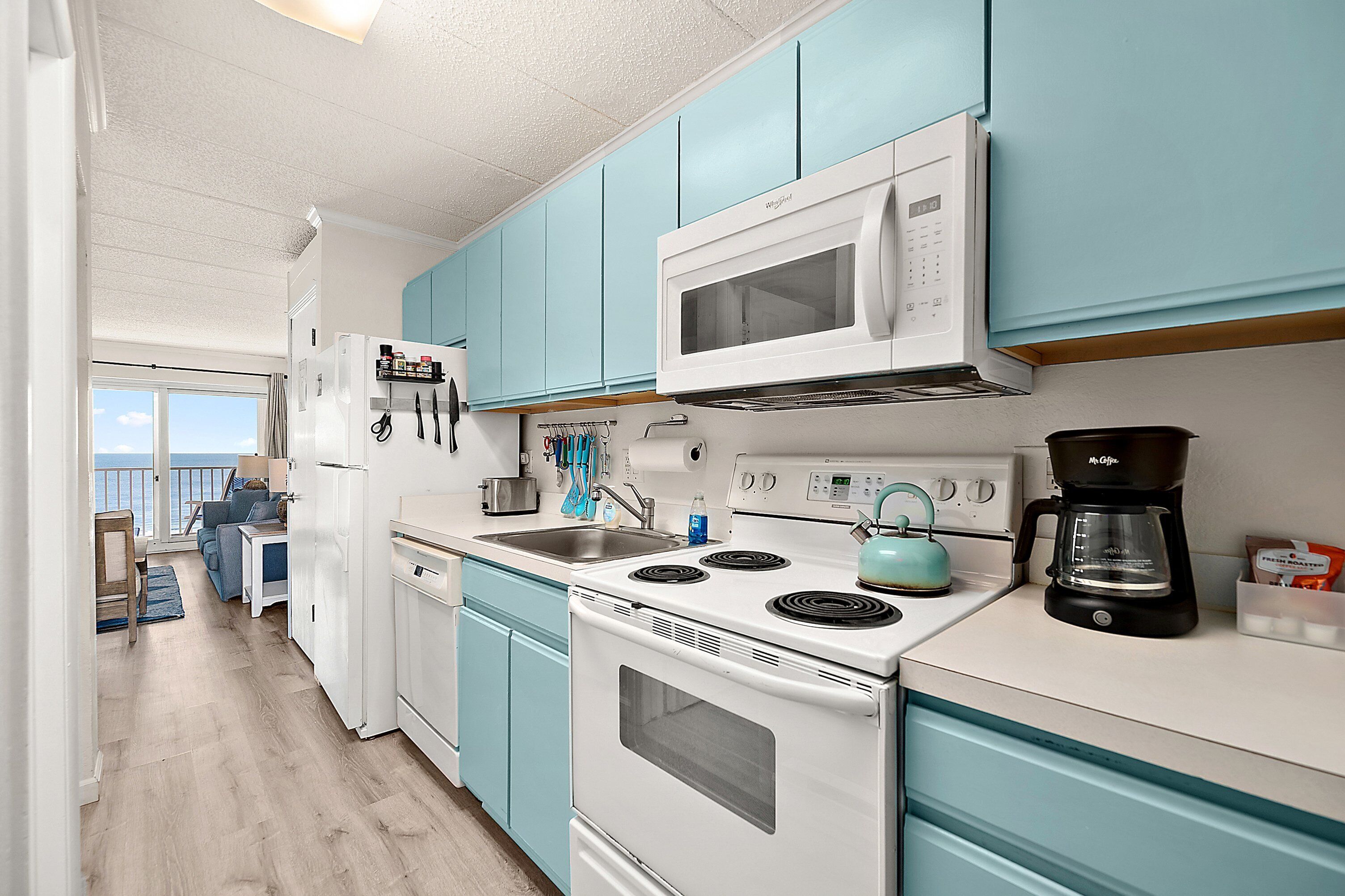 雪櫃、微波爐、焗爐、爐具