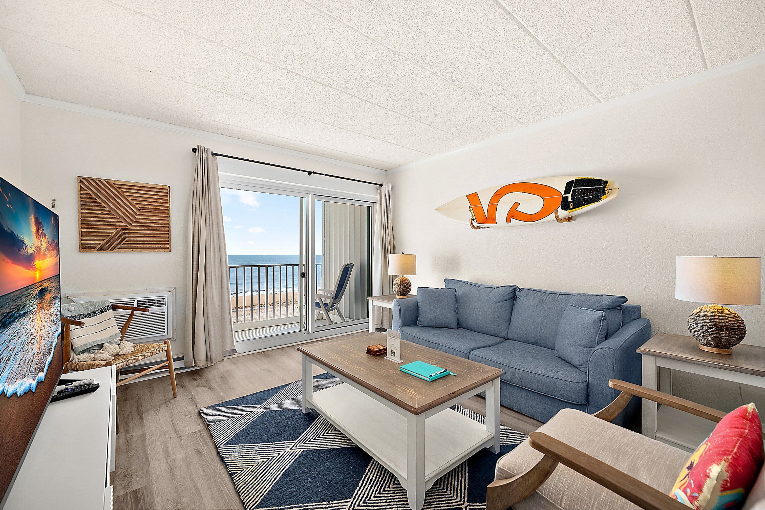 Een smart-tv en een open haard