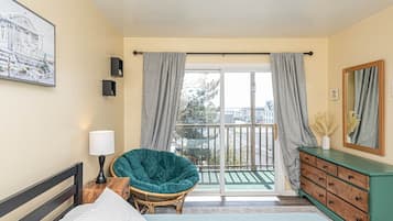 2 bedrooms, WiFi (free), bed sheets