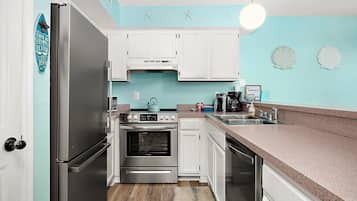 Coffee/tea maker, fridge, microwave, oven