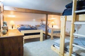 5 Schlafzimmer, Schreibtisch, Reisekinderbett, kostenloses WLAN