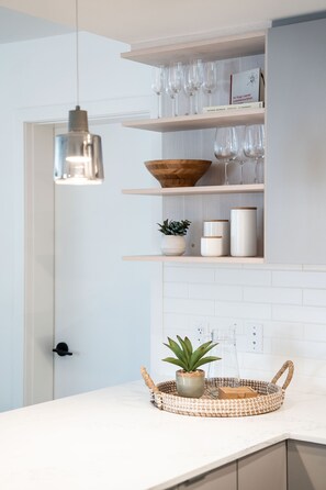 Condo | Área de sala de estar | Televisión de pantalla plana de 40 pulgadas con canales digitales