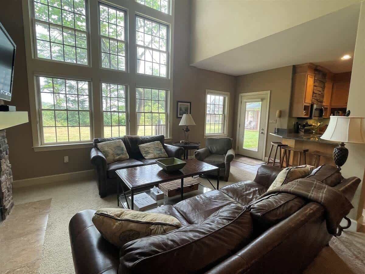 Fernseher, Kamin, Arbeitsbereiche