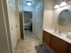 Baignoire, serviettes fournies