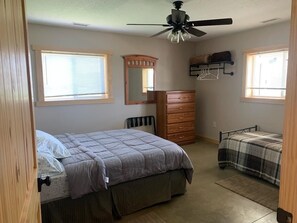 2 bedrooms, free WiFi, bed sheets, wheelchair access