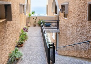 Property grounds - Sea & Mountain View Apt in Upscale Area, Fast Wi-Fi, Minutes from Carmel Center (Haifa)