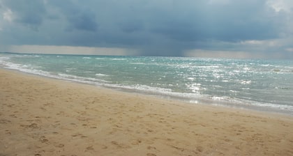 Sea & Mountain View Apt in Upscale Area, Fast Wi-Fi, Minutes from Carmel Center