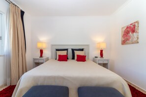 4 chambres, fer et planche à repasser, Wi-Fi gratuit, draps fournis