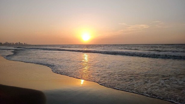 A beach at sunset with waves approaching the shore. - Casa Playa Arreboles is located in front of the beach, ideal for families. (La Boquilla)
