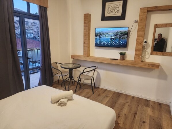 Studio Junior, 1 grand lit, balcon, vue lac