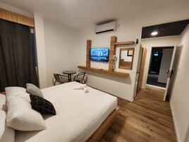 Minibar, in-room safe, individually furnished, desk