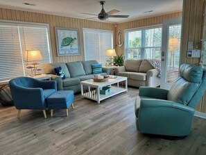 Smart TV, video games, stereo, offices - The Tipsy Turtle SSB (Surfside Beach)