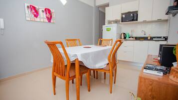 Standard Apartment | Private kitchen | Fridge, microwave, oven, electric kettle