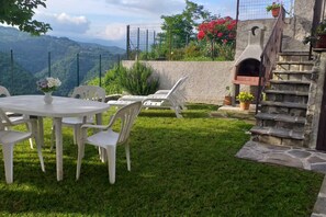 Outdoor dining - Casa Butterfly in the heart of Garfagnana (Gallicano)