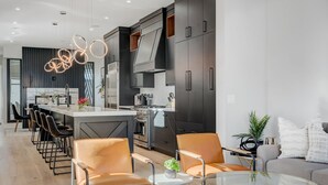 Interior - Detach, Luxury, Near Downtown w/ Hot tub+ Garage (Calgary)