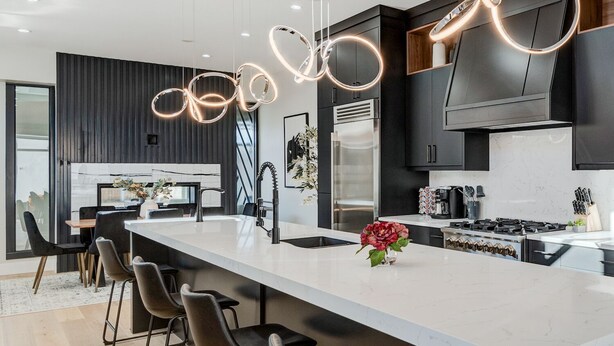Fridge, stovetop, kitchen island - Detach, Luxury, Near Downtown w/ Hot tub+ Garage (Calgary)