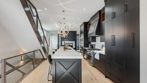Fridge, stovetop, kitchen island - Detach, Luxury, Near Downtown w/ Hot tub+ Garage (Calgary)