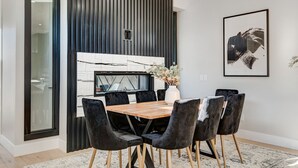 Dining - Detach, Luxury, Near Downtown w/ Hot tub+ Garage (Calgary)