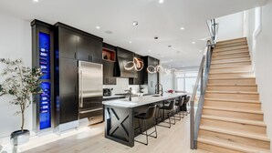 Fridge, stovetop, kitchen island - Detach, Luxury, Near Downtown w/ Hot tub+ Garage (Calgary)