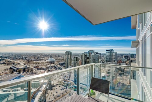 Modern 1Br with Mountain views on the 34th floor