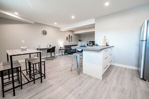 Interior - Newly Renovated Inner City 2BR Suite Minutes to DT (Calgary)