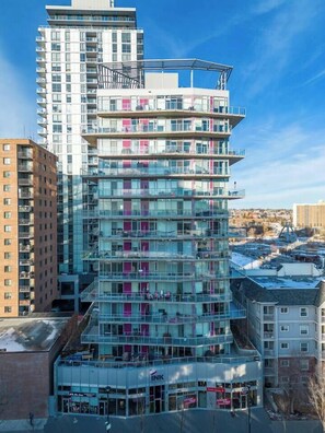 Exterior - The Brixton - DT Views, by Bow River & Saddledome (Calgary)