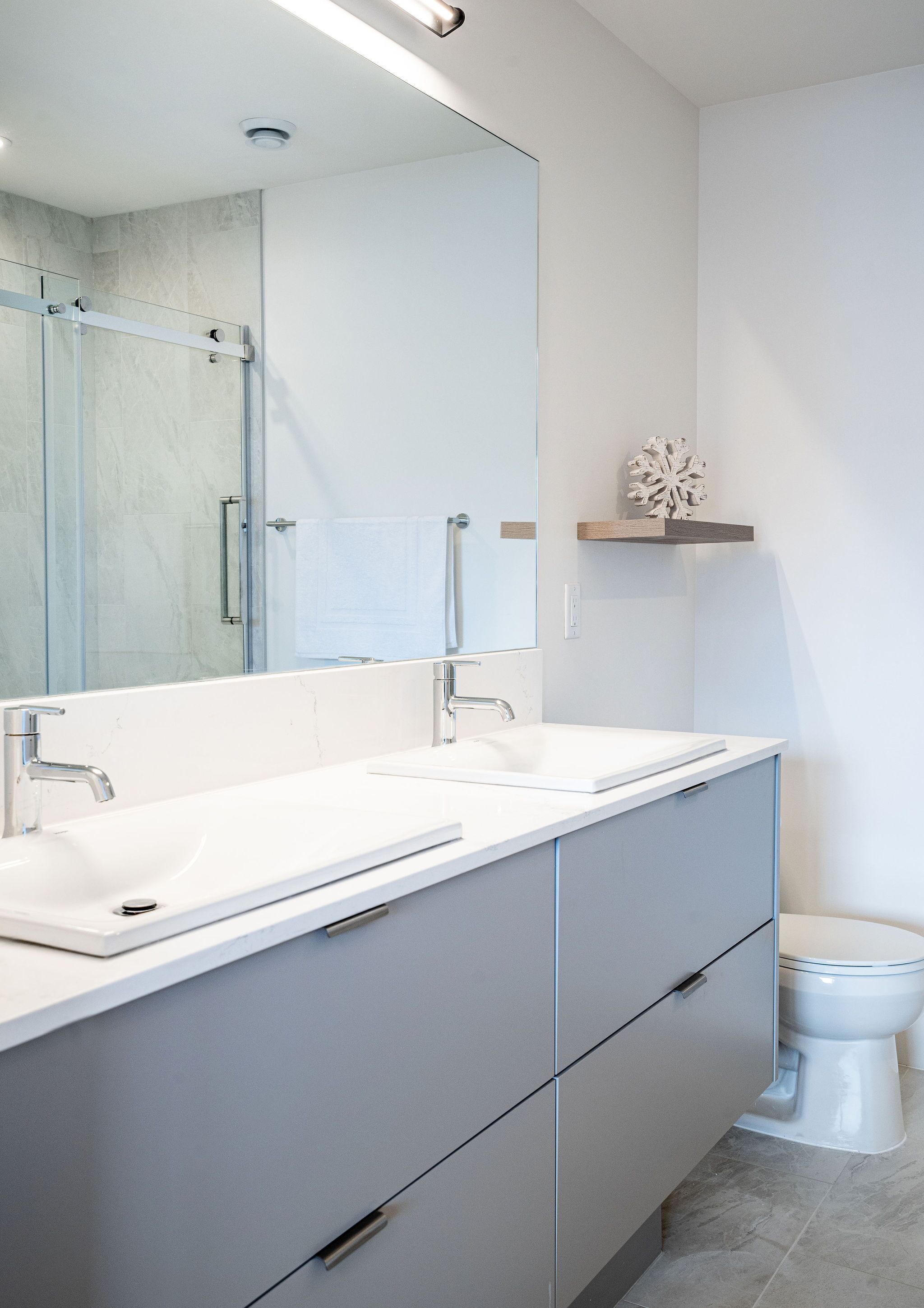 Condo | Bathroom | Hair dryer, towels, soap, shampoo