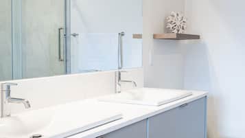 Condo | Bathroom | Hair dryer, towels, soap, shampoo