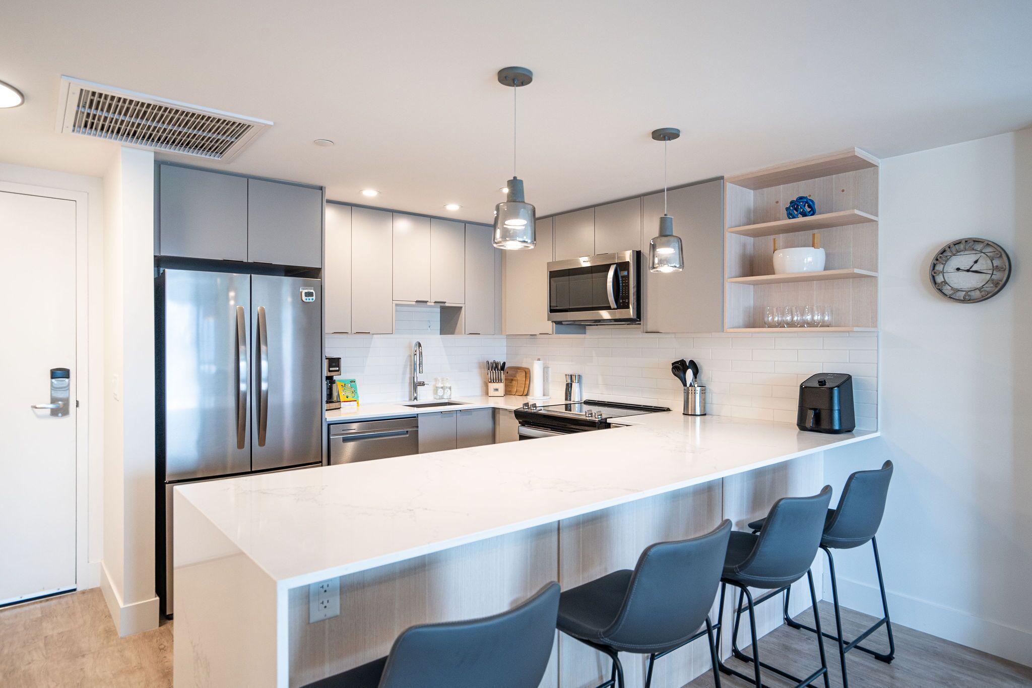 Condo | Private kitchen | Full-size fridge, microwave, oven, stovetop