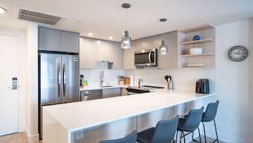 Condo | Private kitchen | Full-size fridge, microwave, oven, stovetop