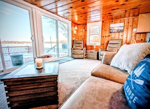 Smart TV, fireplace, books - Bring the entire Family to Silver Lake! (Wautoma)