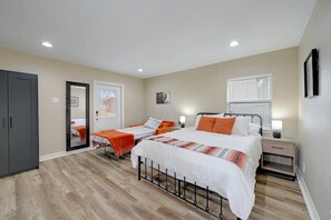 4 bedrooms, iron/ironing board, WiFi, bed sheets