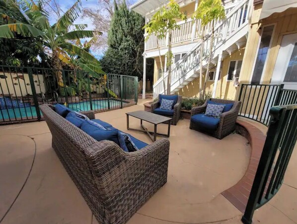Terrace/patio - Charming Disneyland Vacation House. (Santa Ana)